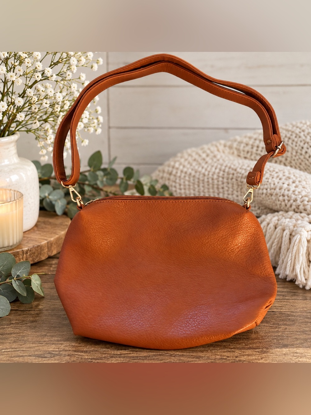 Classic Women's Leather Shoulder Bag in Cognac